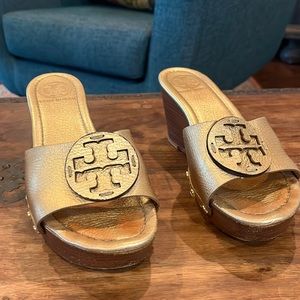 Tory Burch metallic gold leather wedge sandal, size 6.5!